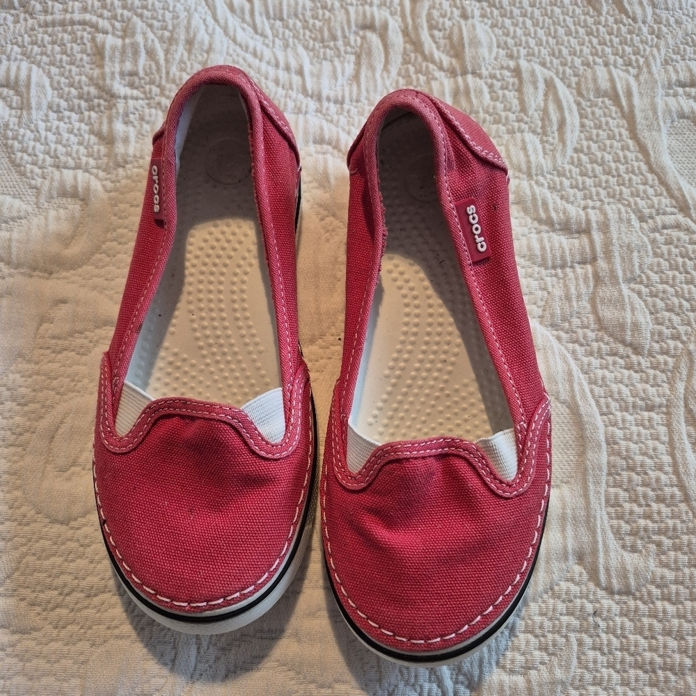 CROCS women's size 4 red canvas slip on shoes, GUC